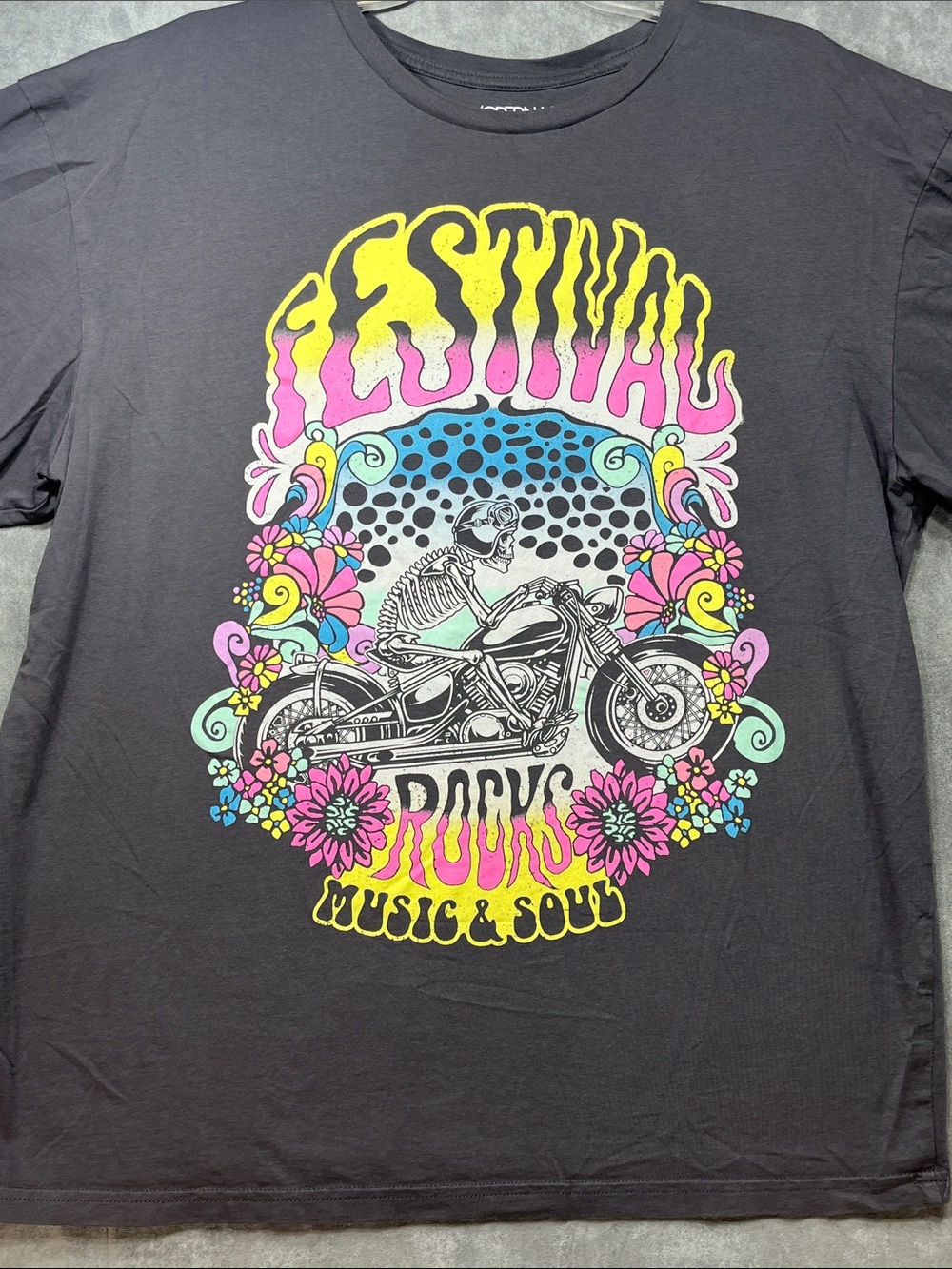 Modern Lux Festival Rocks Skeleton Motorcycle Graphic Tee Gray L/XL